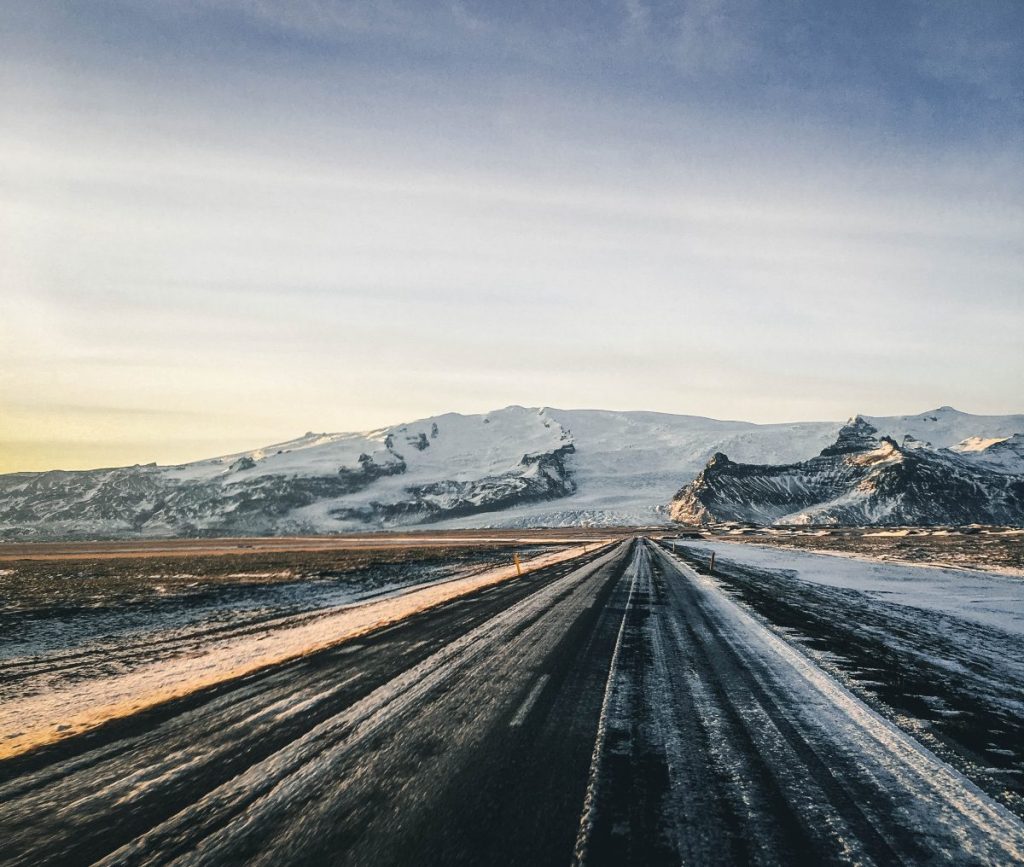 Driving in winter in Iceland